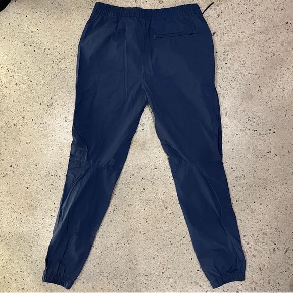Banana Republic Slim Water-Repellant Jogger Mens US S Niagara Navy - Picture 3 of 6